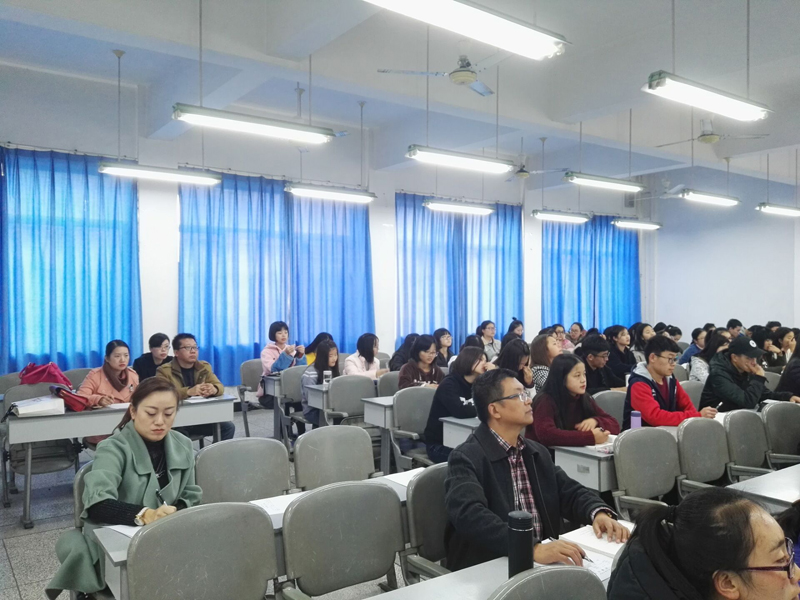 集体听杨老师课11.27.jpg